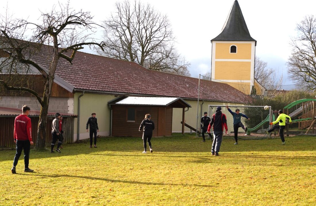 Lennesrieth. Fußball in Vorbereitung auf den Heiligen Abend findet alljährlich am 24. Dezember ab 13.30 Uhr im Lennesriether Schulgarten statt.