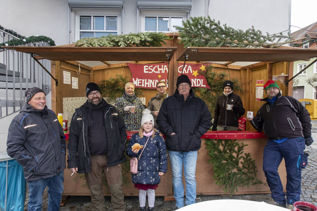 Windischeschenbach. Am vierten Adventssonntag bewirtschafteten die Mitglieder der Feuerschützengesellschaft das Weihnachtsstandl.