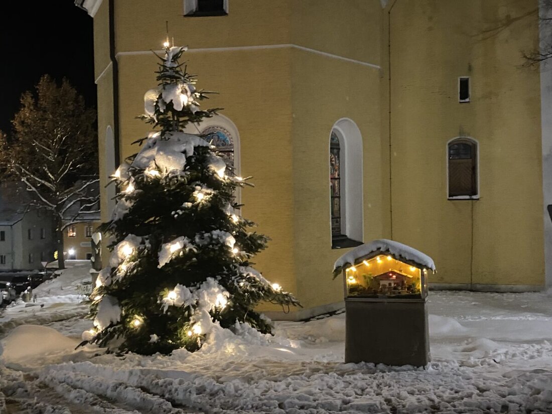 Kirchenthumbach. Das Christkind kommt nur zu den Braven. Das scheinen die Diebe nicht zu wissen, die in der Nacht zum vierten Advent den Christbaum in der Ortsmitte von Vorbach abgesägt und gestohlen haben.