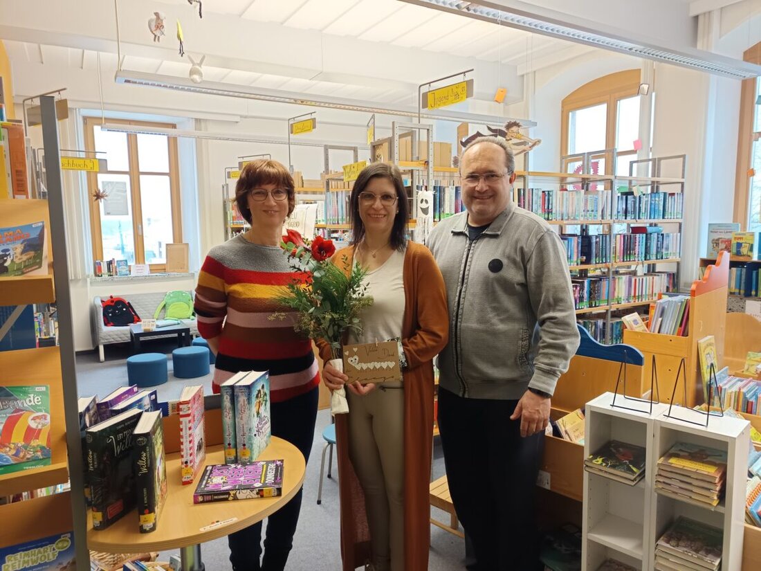 Tännesberg. Am Sonntag saß Anja Demleitner zum letzten Mal an der Ausgabe in der Bücherei. Vierzig Jahre lang leistete sie zuverlässig ihren ehrenamtlichen Dienst, um den vielen Leserinnen und Lesern, vom Kleinkind bis zu den Senioren, den gewünschten Lesestoff auszugeben.