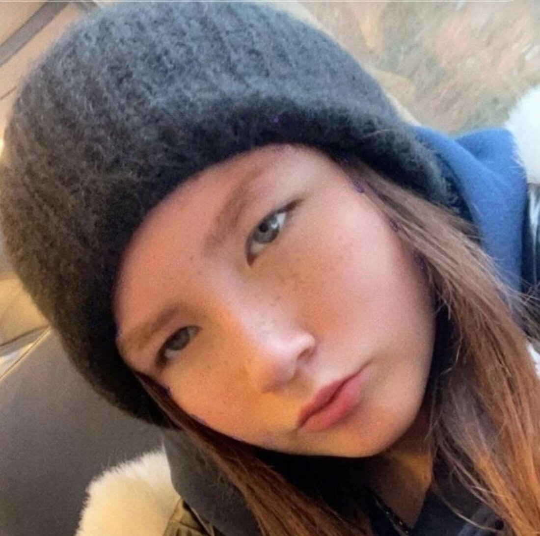 Weiden. Seit dem 6. Januar 2025 wird die 14-jährige Eva Morawski vermisst, zuletzt sah man sie in ihrer Wohngruppe in Weiden. Die Polizei Weiden sucht nach Hinweisen und beschreibt Eva als ca. 170 cm groß, mit mittelbraunen, langen Haaren.