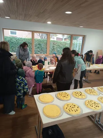 SPD und CSU backen gemeinsam beim Kirwaauftakt in Störnstein