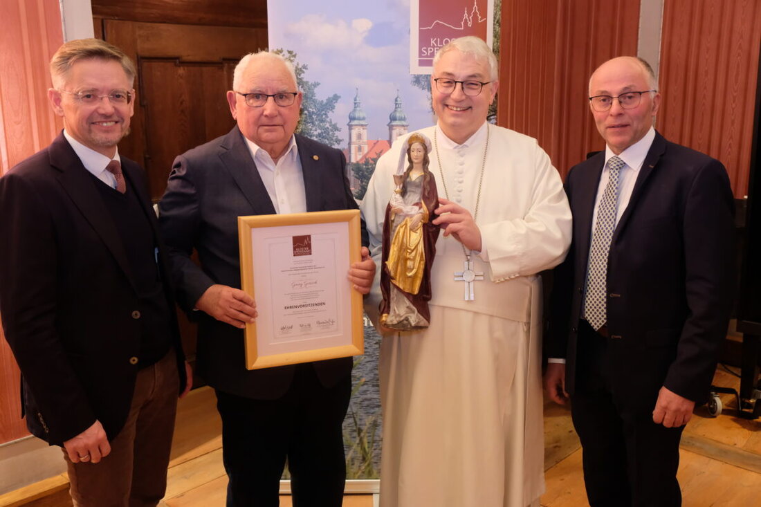 Speinshart feiert 45 Jahre Förderverein der Prämonstratenserabtei mit Dank an Gründer und Unterstützer. Georg Girisch als langjähriger Motor des Vereins zum Ehrenvorsitzenden ernannt.