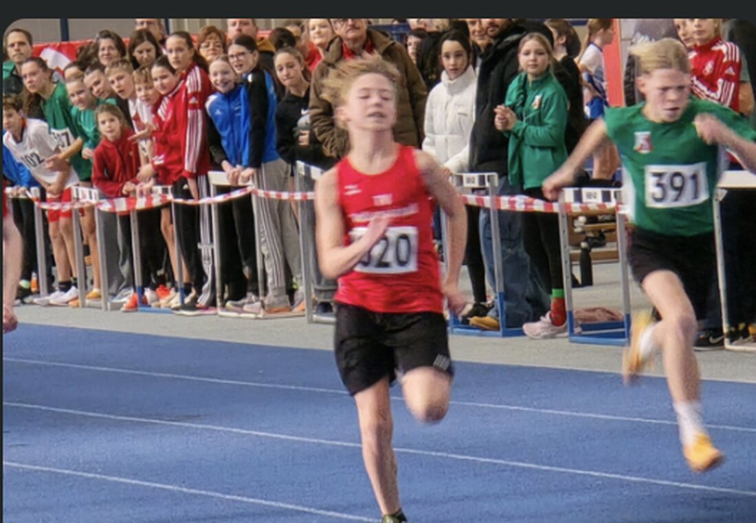 Fürth. Athleten des TV Vohenstrauß erzielten bei der Nordbayerischen Hallen-Meisterschaft beeindruckende Ergebnisse. Julian Reindl und Erik Nachtmann zeigten besonders in Weitsprung und Sprint herausragende Leistungen.