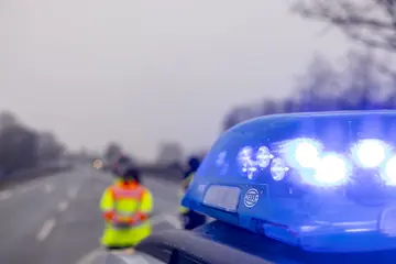 Kontrollverlust bei Freihöls: Feuerwehrler ziehen 87-Jährigen aus dem Graben