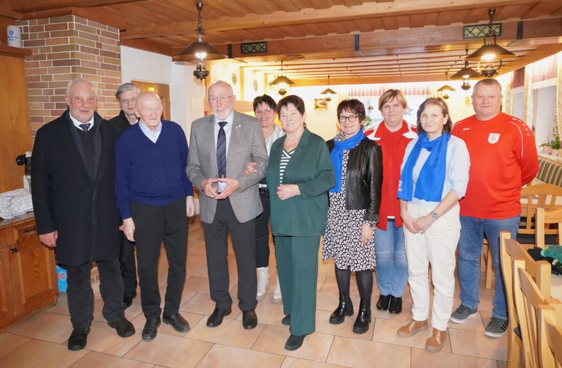Waldthurn. Im Oktober feierte Eleonora Kick zusammen mit ihrem Ehemann Herbert Diamantene Hochzeit. Zu Beginn des neuen Jahres folgte ein weiteres Fest: Ella, wie sie alle nennen, beging ihren 80. Geburtstag beim Gipfelwirt auf dem Fahrenberg.