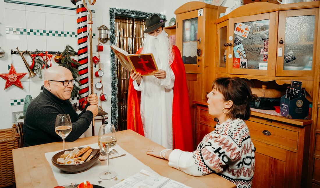 Nordoberpfalz. Bereits zum fünften Mal erscheint aktuell die Oberpfälzer Adventsshow “Adventsfranz” auf YouTube und OTV. Produzentin und Moderatorin Franzi Glaser stellt die Sendung jedes Jahr eigenhändig mit ihrer kleinen “Schabernackl-Crew” auf die Beine.