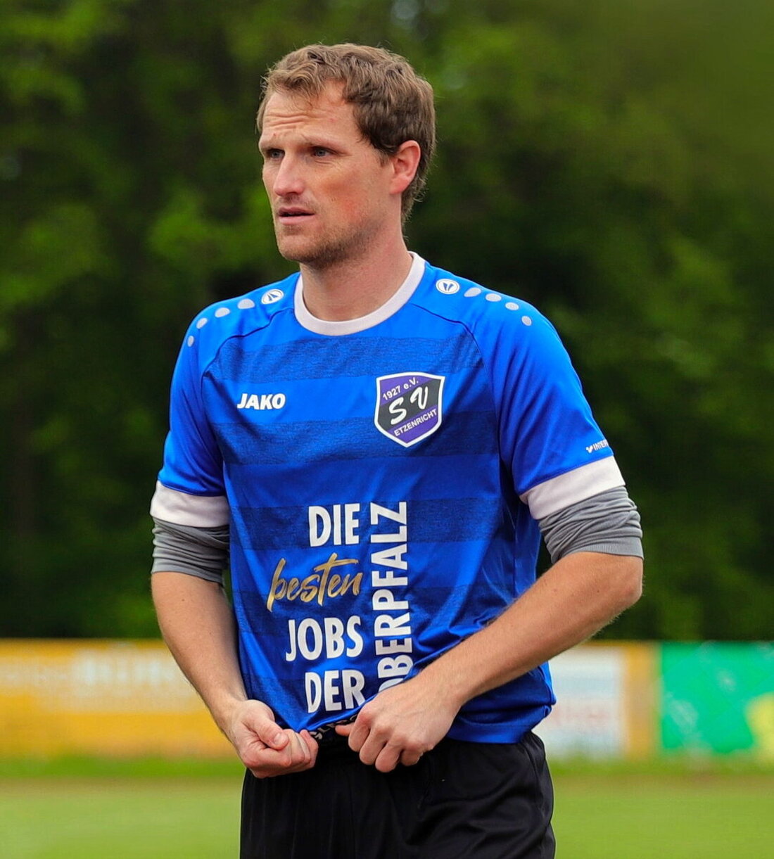 Etzenricht. Andy Wendl bleibt als Spielertrainer für mindestens eine weitere Saison beim SV Etzenricht, aktueller Tabellenführer der Bezirksligastaffel Nord. Der Verein ist mit der bisherigen Saisonleistung sehr zufrieden und strebt eine Rückkehr in die Landesliga an.