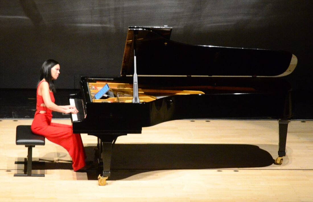 Weiden. Deutsch-japanische Pianistin spielt in der Max-Reger-Halle Klavierwerke von Wolfgang Amadeus Mozart, Ludwig van Beethoven und Franz Liszt auf höchstem Niveau.