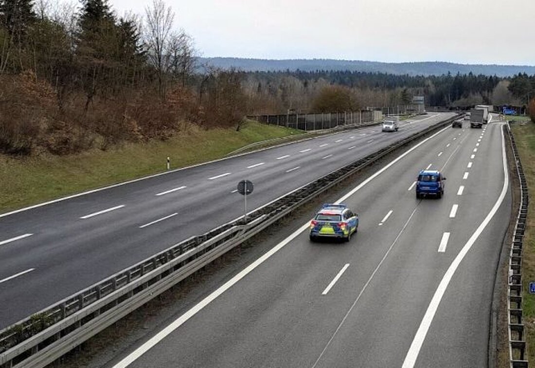 Windischeschenbach.
A93-Anschluss wird am Donnerstag, 6. November, von 9.30 bis 10.30 Uhr gesperrt.
Auch St2181 dicht; Arbeiten an Hochspannungsleitung, Umleitungen Richtung Hof und Regensburg geplant.