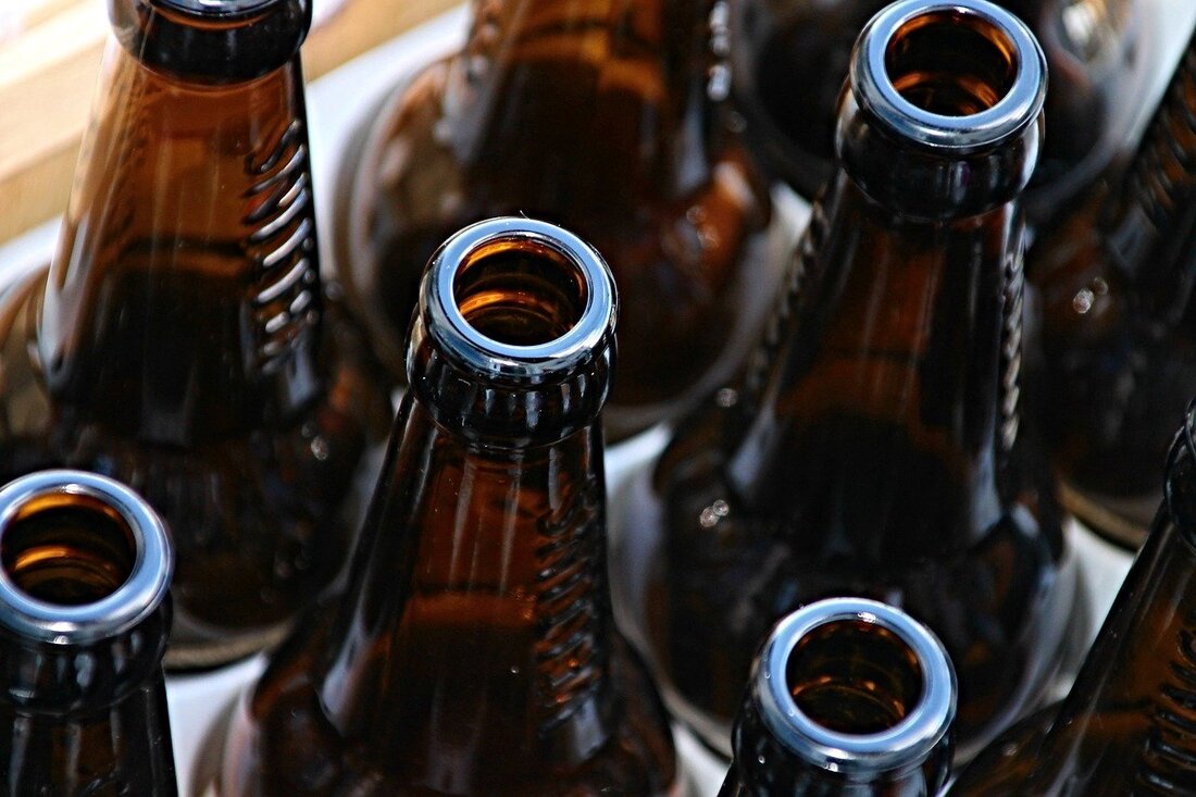 Nordoberpfalz. In der Region zeichnet sich ein ermutigender Trend in Bezug auf Alkoholkonsum unter Kindern und Jugendlichen ab. Die jüngsten Zahlen offenbaren einen signifikanten Rückgang der Klinikaufenthalte wegen Alkoholvergiftungen. Diese Entwicklung unterstreicht die Wichtigkeit kontinuierlicher Präventionsarbeit.