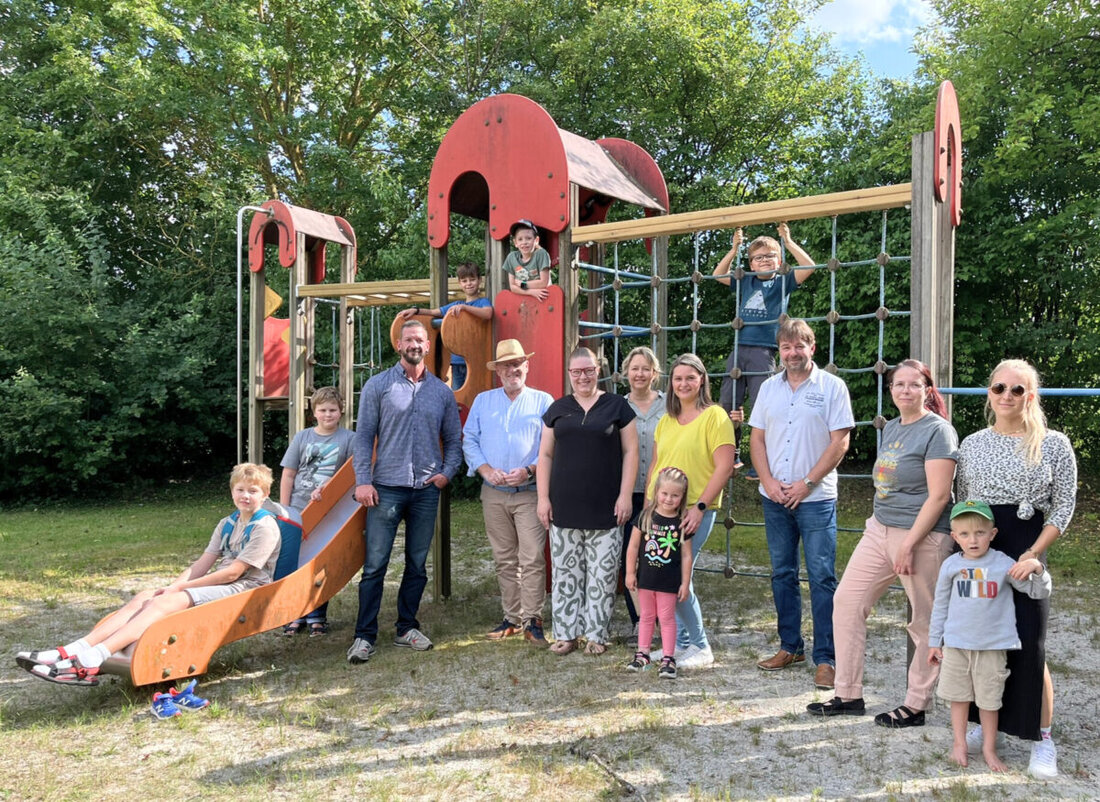 Schwandorf. Vertreter der Stadt tauschten sich mit Eltern und Kindern vor Ort über möglichen Neubau aus 
