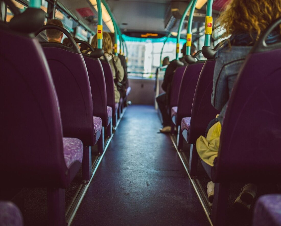 Regensburg. 2024 flossen über 66 Millionen Euro in den öffentlichen Nahverkehr der Oberpfalz, um unter anderem emissionsfreie Busse und vergünstigte Tickets zu fördern.