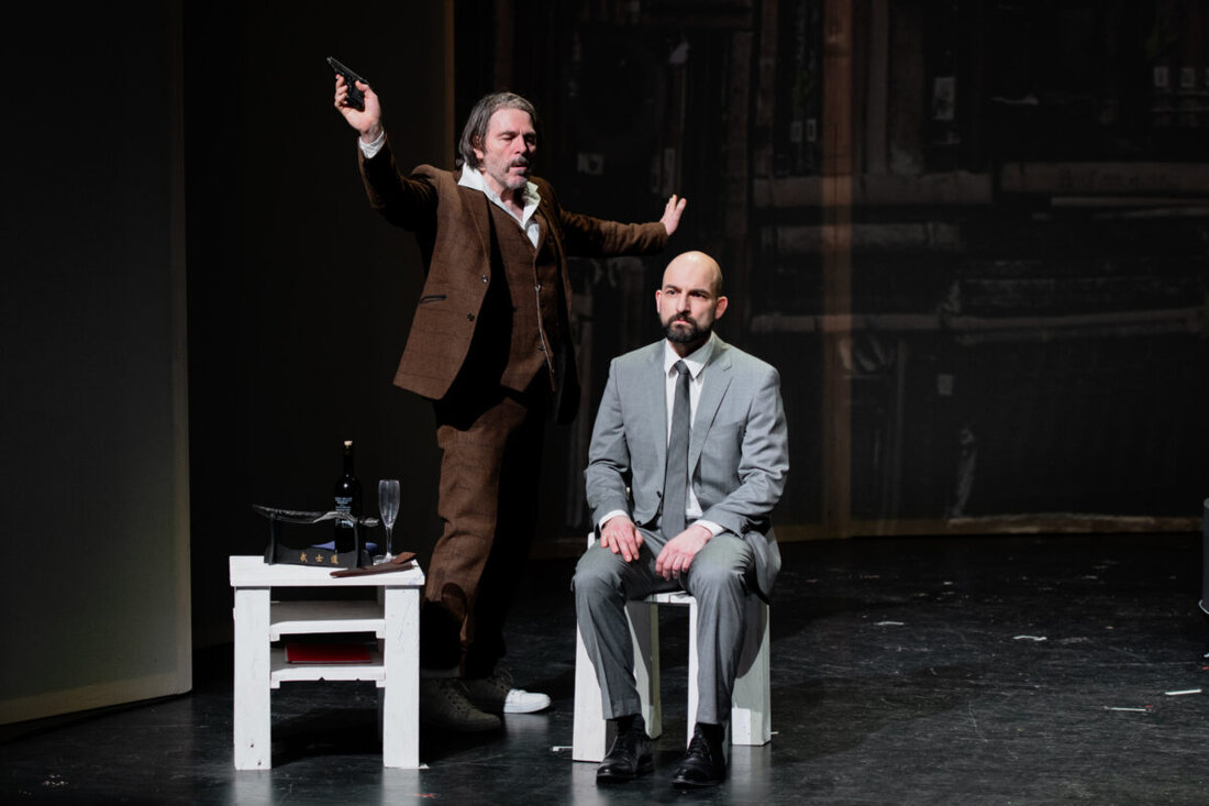 Amberg. Das Altonaer Theater bringt am Sonntag  "Der Richter und sein Henker" von Dürrenmatt auf die Bühne des Stadttheaters.