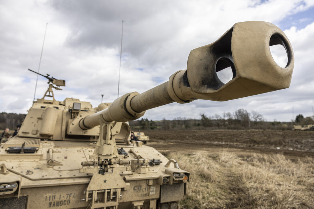Amberg-Sulzbach. Im September führt die US-Armee eine Luftlandeübung mit Blackhawk-Helikoptern in mehreren Landkreisen durch, darunter auch in Amberg-Sulzbach. Beteiligt sind fünf Hubschrauber, fünf Radfahrzeuge und 25 Soldaten.