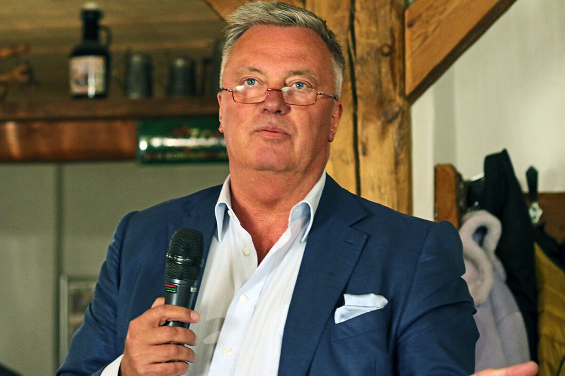 Neuhaus. Einer muss immer vorangehen. Auch bei der Echo-Wahlinitiative. Das erste Impulsreferat kommt von einem industriellen Schwergewicht. Christian Engel skizziert den schwierigen Weg von der amtlich gescheiterten Denkwelt zum bundesweit erfolgreichen Start-up Event DENK.summit der jungen Engels.