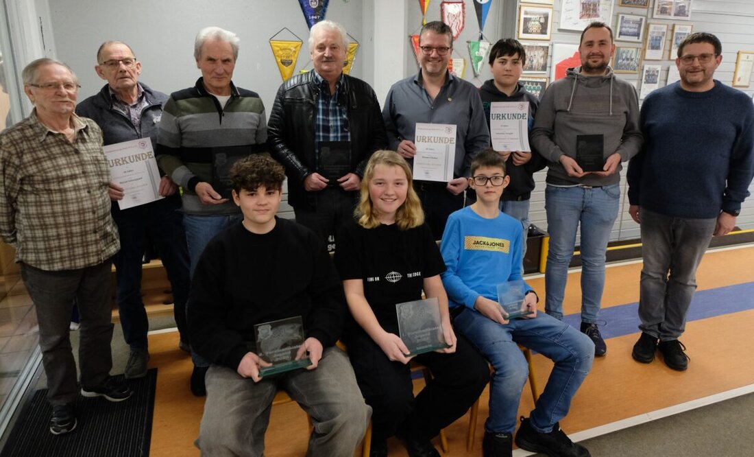 Floß. Bei der Jahreshauptversammlung des Fischereivereins wurden Vereinsmeister geehrt und langjährige Mitglieder ausgezeichnet.