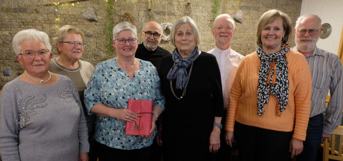 Floß. Beim Seniorenkreis Klub 70 der evangelischen Kirchengemeinde St. Johannes Baptista gab es beim ersten Jahrestreffen im Gasthaus „Weißes Rössl“ viele Tränen. Leiterin Renate Lindner überraschte einen Großteil der Mitglieder mit ihrem Rücktritt.