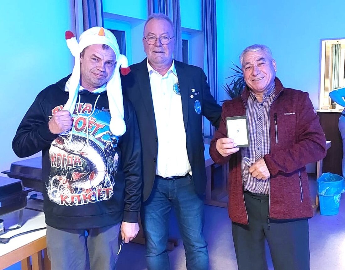 Etzenricht. Kurz vor Weihnachten erging die Einladung an alle Mitglieder des Etzenrichter Fischereivereins zu einer bei allen sehr beliebten Veranstaltung, von der niemand ohne einen Preis, eine Auszeichnung, oder eine Spende nach Hause ging.