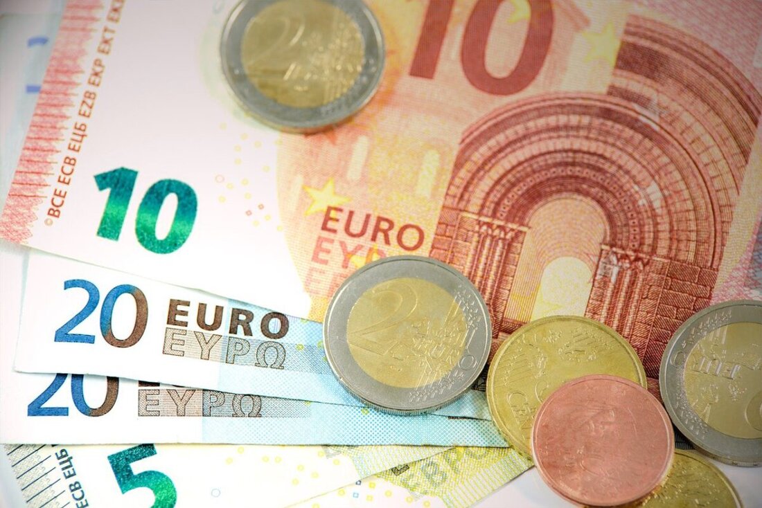 Maxhütte-Haidhof. Ein Leserbrief warnt vor den finanziellen Plänen der AfD, die hauptsächlich Reichen zu Gute kommen sollen, während man für Bildung und Sozialversicherungen privat investieren müsste. Kritisiert wird, dass die Partei hohe Steuergeschenke an Superreiche plant und gleichzeitig den Staat reduzieren möchte.