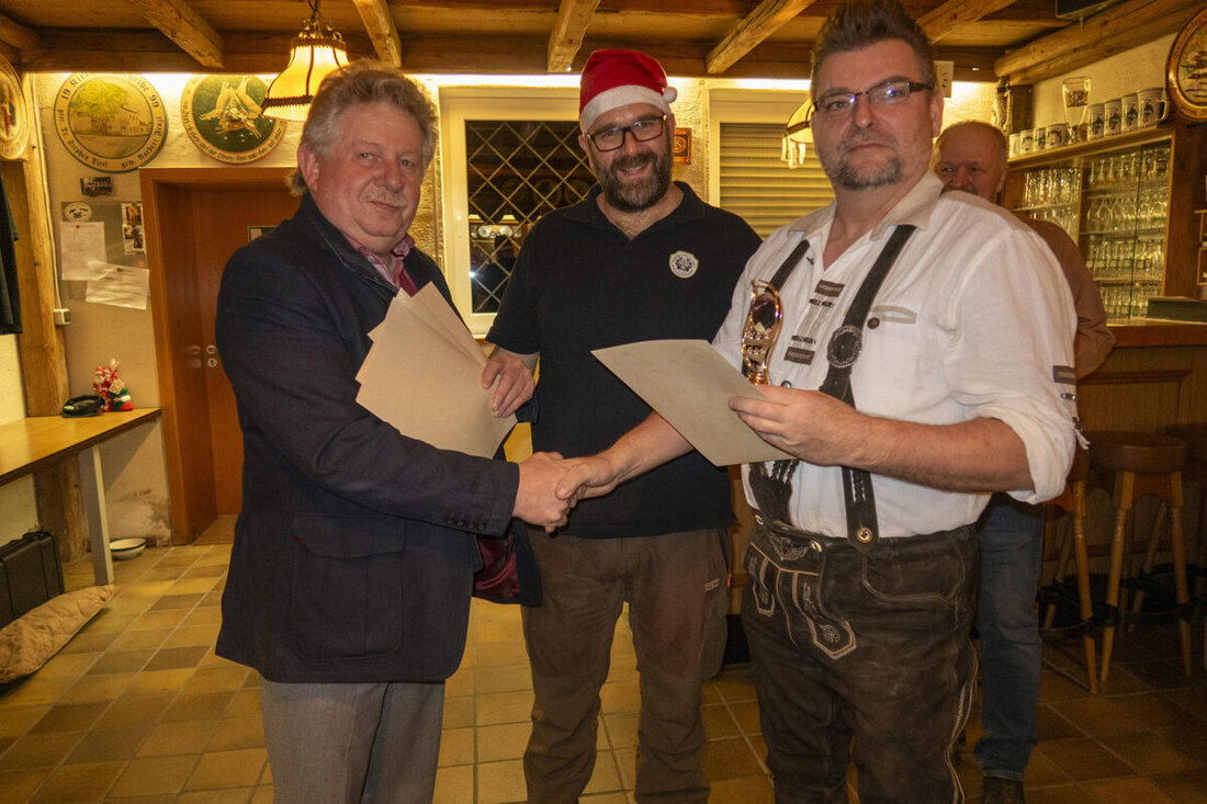 Windischeschenbach. Mit Urkunden und Pokalen ehrte die Stadt die erfolgreichsten Sportler der Feuerschützengesellschaft.