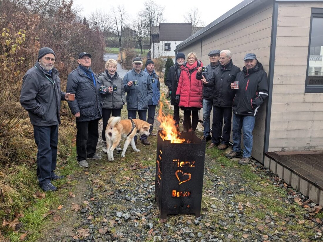 Die Sportgruppe Fm60 des ATSV Windischeschenbach zog Bilanz zu den Aktivitäten 2024 mit Glühwein und Zoigl. Veranstaltungen wie Nordic Walking, Radtouren und Ausflüge bleiben bestehen, mit Hoffnung auf Weiterentwicklung.