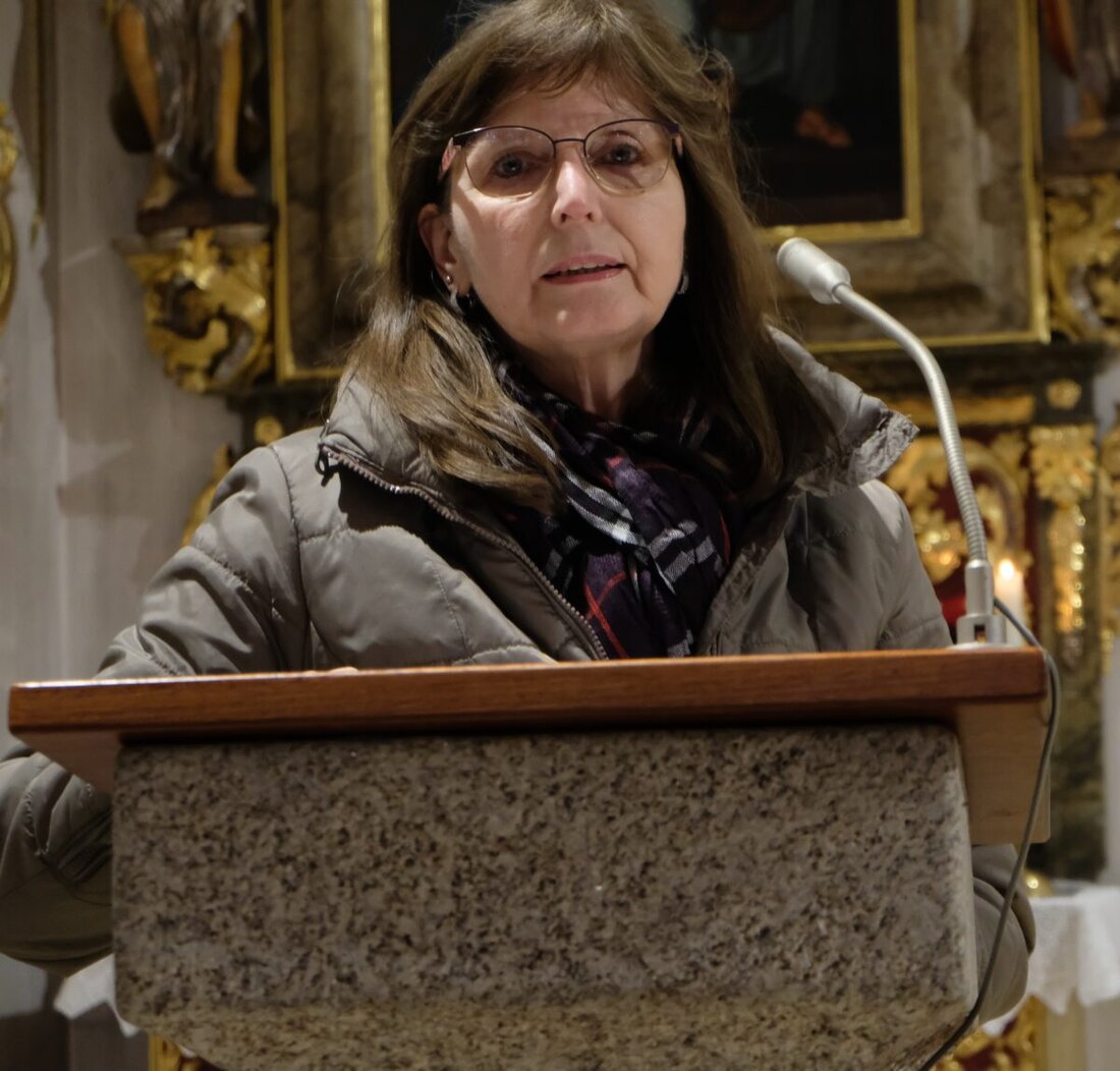 Floß. Im Jahresabschluss-Gottesdienst berichtete Elisabeth Lehner über ein ereignisreiches Kirchenjahr 2024. Sie gedachte auch des neunjährigen Opfers der Magdeburger Amokfahrt.