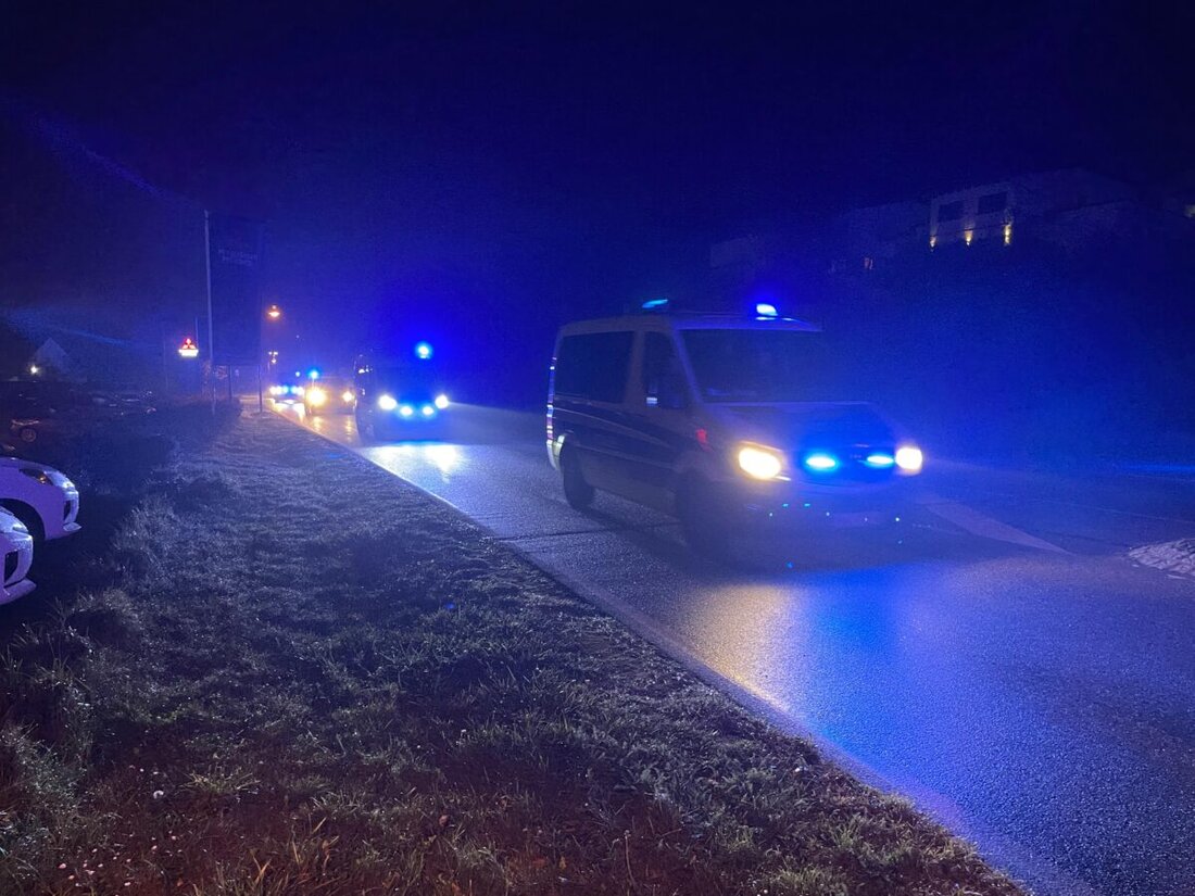 Hahnbach. Ein betrunkener Autofahrer mit 1,2 Promille versucht nach Missachtung von Anhaltezeichen und Kontrolle in Vilseck die Polizei mit Geld und Nahrungsmitteln zu bestechen.