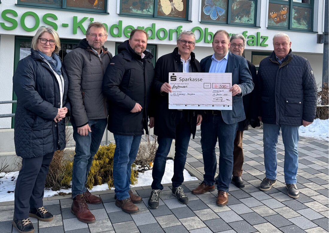 Immenreuth. Freie Wähler und Martin Scharf unterstützen das SOS-Kinderdorf in Immenreuth mit einer Spende von 500 Euro und betonen die Bedeutung sozialer Einrichtungen. Zusätzlich erhielt ein Kindergarten in Neunburg vorm Wald ebenfalls 500 Euro.