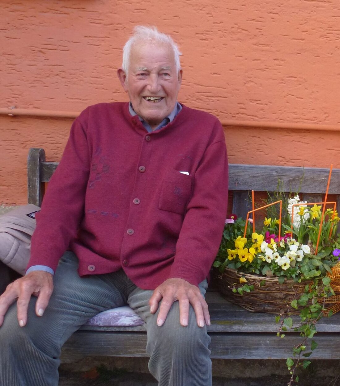 Kaltenbrunn. Nahezu 94 Jahre hat Georg Tafelmeyer durchlebt und auch schwere Schicksalsschläge überlebt. Viele Trauergäste geleiteten mit ihm am Donnerstag ein Stück Alt-Kaltenbrunn und den wohl letzten gefragten Zeitzeugen zum Grab.