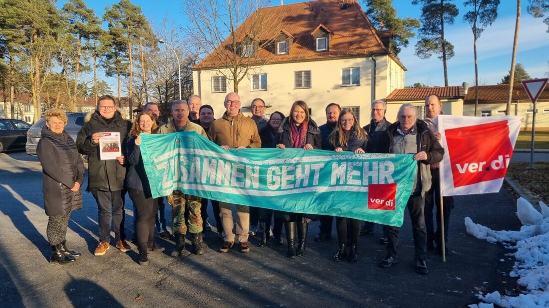 Weiden. Gewerkschaft ver.di und SPD-Abgeordnete diskutieren über Tarifrunde und bevorstehenden Amtsantritt von Donald Trump, fokussieren auf Situation der zivilen US-Truppenübungsplatz-Mitarbeiter. Dabei fordert ver.di 320 Euro mehr für Mitglieder und besondere Unterstützung für Geringverdiener.