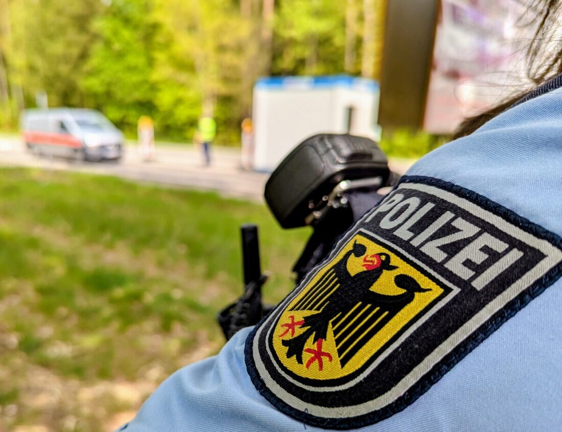Weiden/Waidhaus. Staatsanwaltschaft und Bundespolizei ist ein Schlag gegen einen internationalen Schleuser-Clan gelungen. In Dortmund, Bochum und den Niederlanden wurden Wohnungen durchsucht. Fünf Männer wurden festgenommen.