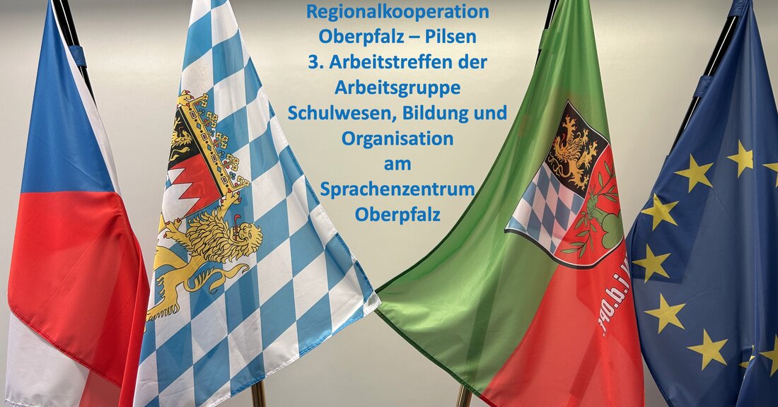 Weiden. Beim 3. Arbeitstreffen der Regionalkooperation in Oberpfalz beeindruckte das Sprachenzentrum mit multilingualer Begrüßung und Unterrichtseinblicken. Gäste erlebten Simultandolmetschen und ein Tschechisch-Quiz.