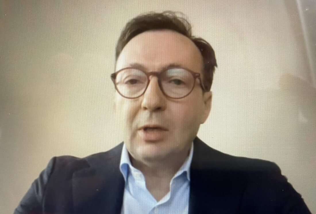 Plößberg/Weiden. Rund zwei Wochen nach der Pleite der Ziegler Holding haben über 20 Unternehmen der Ziegler-Gruppe Insolvenzantrag gestellt. Insolvenzverwalter Dr. Volker Böhm informierte am Dienstag in einer Pressekonferenz über den Stand der Dinge. Fazit: Es gibt potenzielle Investoren. Ab Januar sollen sie ihre Gebote abgeben.