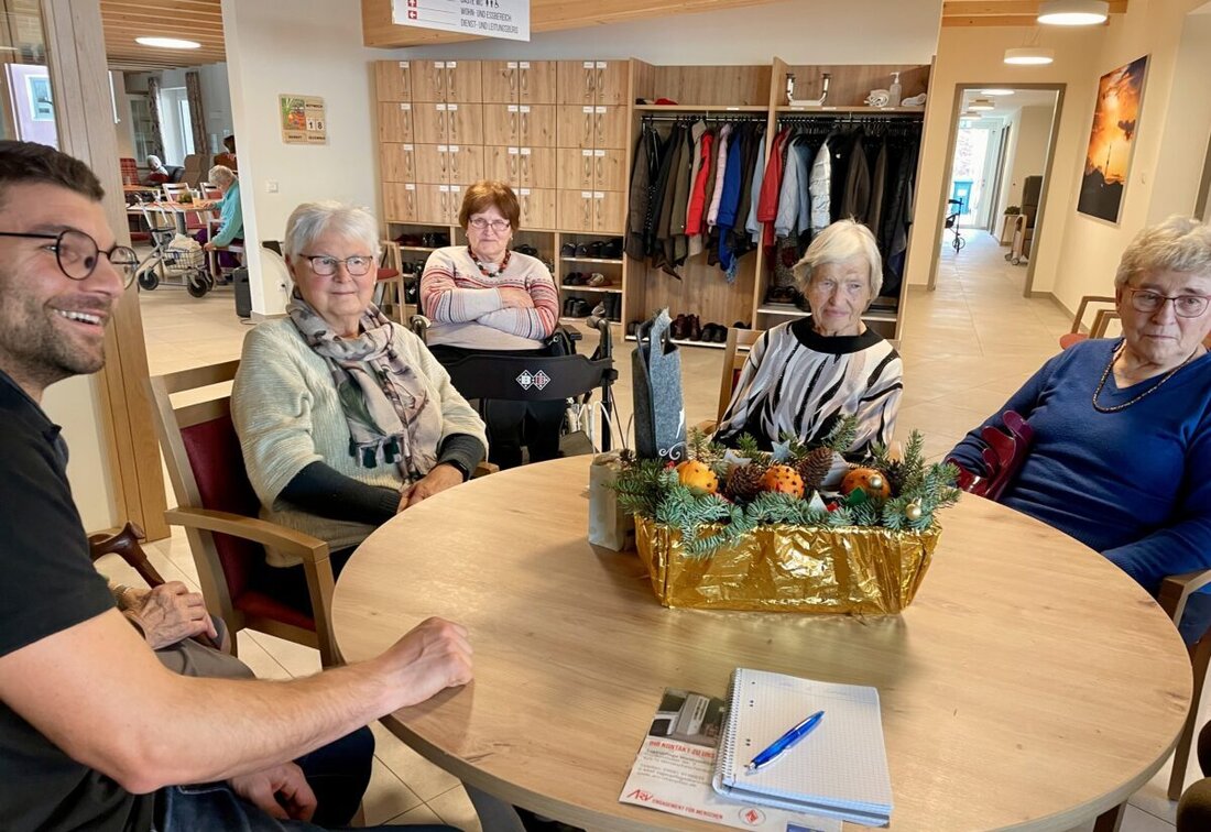 [Advertorial] Windischeschenbach. "Ich g'frei mi jeden Tag darauf", sagt Rosa Kunz. An zwei Tagen die Woche besucht sie die Tagespflege "Waldnaabtal" des ARV Oberpfalz in Windischeschenbach. Gäbe es die Einrichtung nicht, säße die Dietersdorferin allein daheim. "Und meine Kinder würden sich Sorgen machen, dass mir was passiert."  