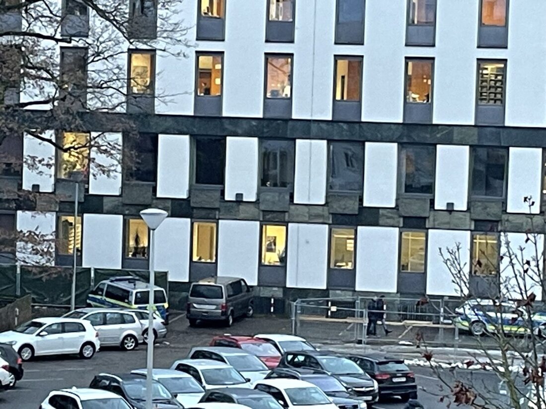 Weiden/Regensburg. Zweiter Verhandlungstag gegen einen 15-Jährigen aus dem Landkreis Neustadt/WN wegen Mordes: Die Jugendkammer am Landgericht Weiden befragt die Ersthelfer im Bezirkskrankenhaus Regensburg (Medbo), Augenzeugen und einen Verletzten.