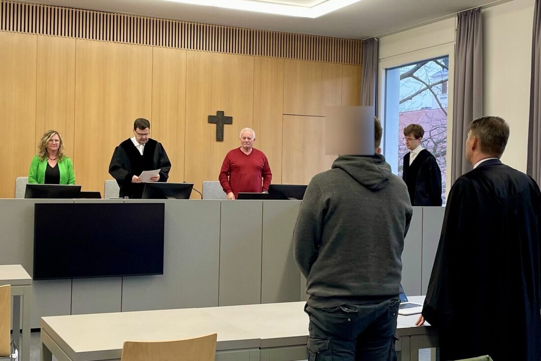 Weiden. Wie ein Frauenheld sieht der 26-Jährige gar nicht aus. Und trotzdem gelang es einem Mann aus dem Landkreis Neustadt/WN immer wieder, seine Freundinnen um ihr Geld zu bringen. Er spielte den reichen Krösus - auf ihre Kosten.