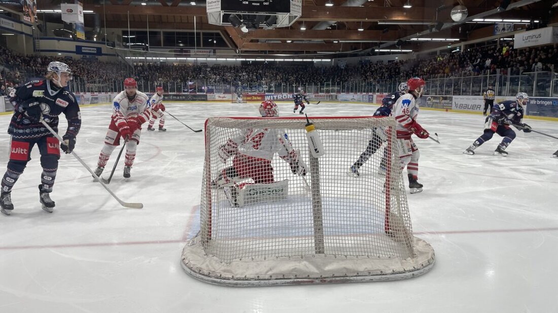 Weiden. Mit leidenschaftlichem Kampfgeist und eiskalter Chancenauswertung feiern die Blue Devils Weiden den vierten Sieg in Serie und verteidigen den zehnten Platz. Im Derby beim EV Landshut ist erneut ein junger Mann der Turm in der Schlacht.