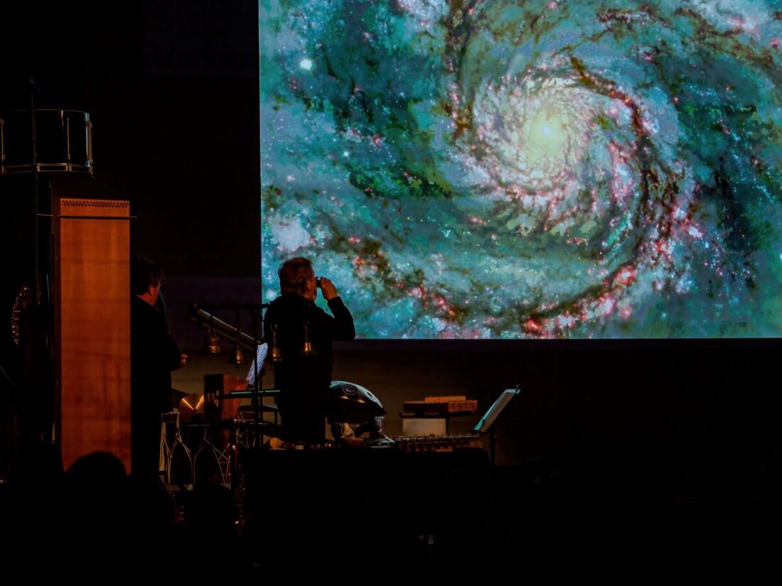 Ursensollen. Zum 50-jährigen Jubiläum veranstaltet die KEB Amberg-Sulzbach mit "Canto di Cosmo" ein Konzert "Klingendes Weltall" am 18. Januar, das Musik mit Astrofotografie kombiniert.