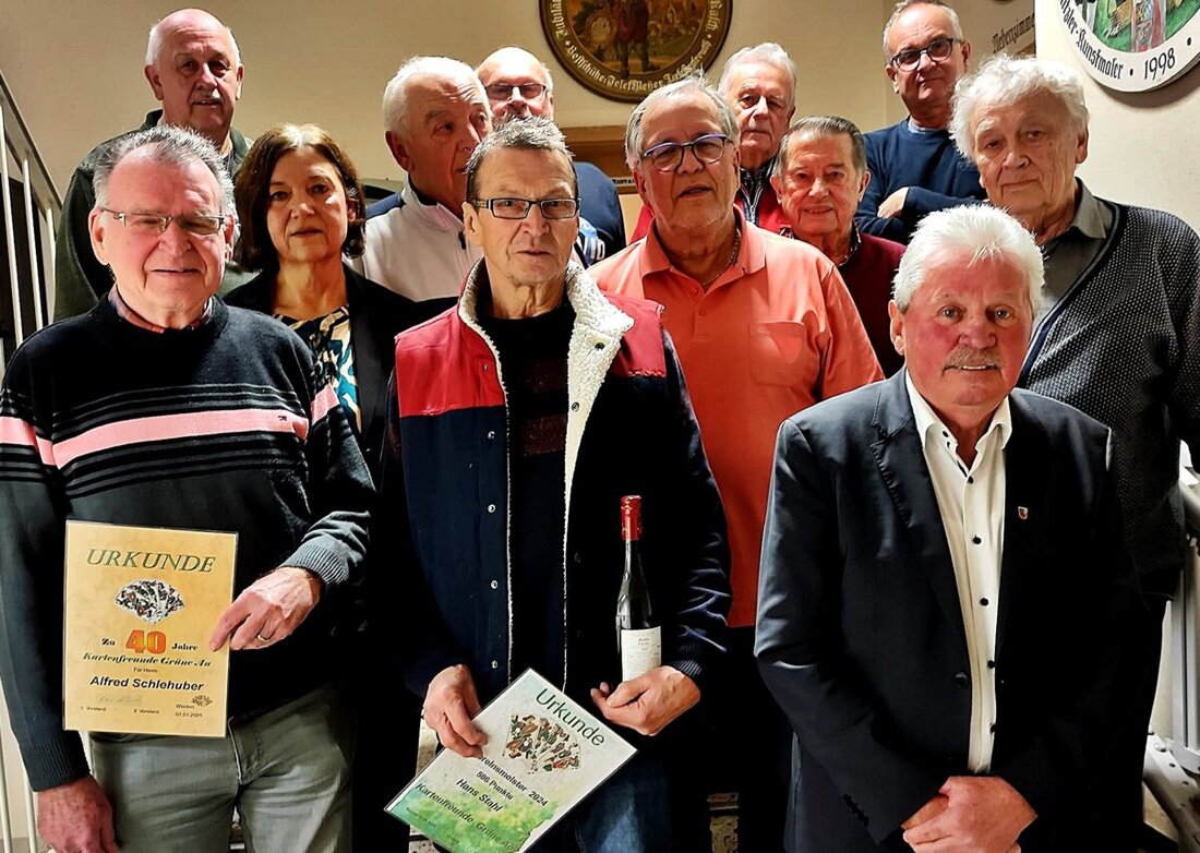 Weiden. Hans Forster wurde mit 511 Punkten zum Vereinsmeister der Kartenfreunde "Grüne Au" gekürt, während die Jahreshauptversammlung auch Neuwahlen und Ehrungen beinhaltete.