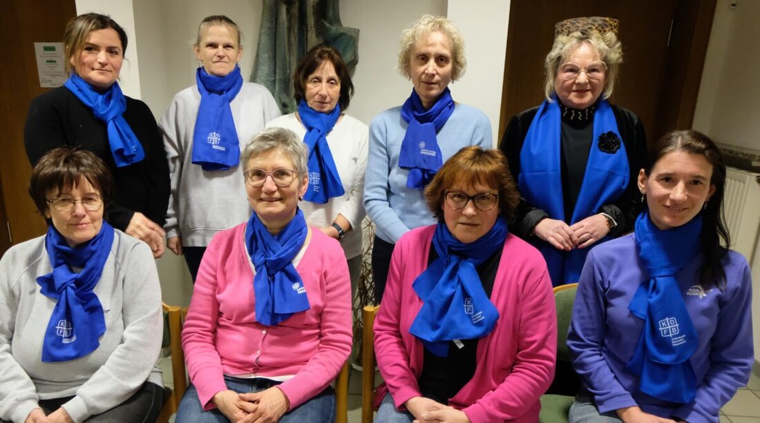 Floß. Lange ausgehalten haben die Mitglieder des Katholischen Frauenbundes in der letzten Jahreshauptversammlung im Pfarrheim St. Josef, die in Anwesenheit von Bezirksvorsitzenden Inge Trottmann und Präses, Pfarrer Max Früchtl stattfand. Immerhin standen Ehrungen und Auszeichnungen treuer Mitglieder sowie ein Kurzreferat der Leiterin des Weidener Frauenhauses Enikö Nagy an.