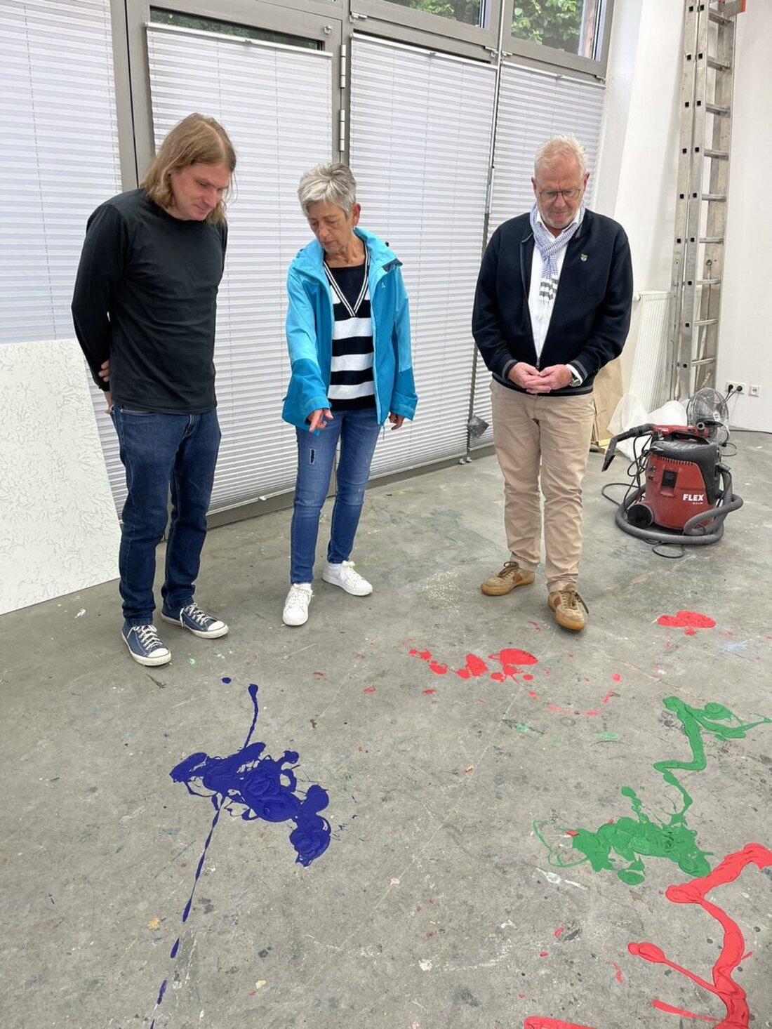 Schwandorf. Zwei Kinder sind in ein Atelier der Fronberger Künstlerresidenz eingedrungen und haben den Boden mit Acrylfarbe beschmiert, wodurch eine Bodenerneuerung nötig ist.