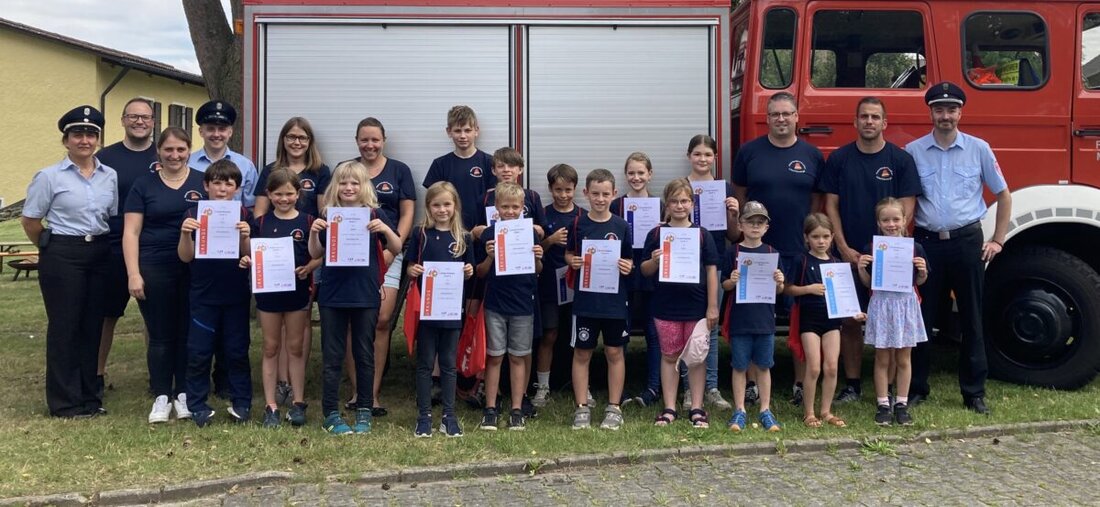 Meerbodenreuth. Die theoretische Einführung in die Handhabung eines Defibrillator, der in Meerbodenreuth der nach der Übergabe am Feuerwehrgerätehaus angebracht wird und Berichte des Vorstandes Wolfgang Reichl und Kommandanten Josef Dagner waren die Hauptpunkte der Jahreshauptversammlung.