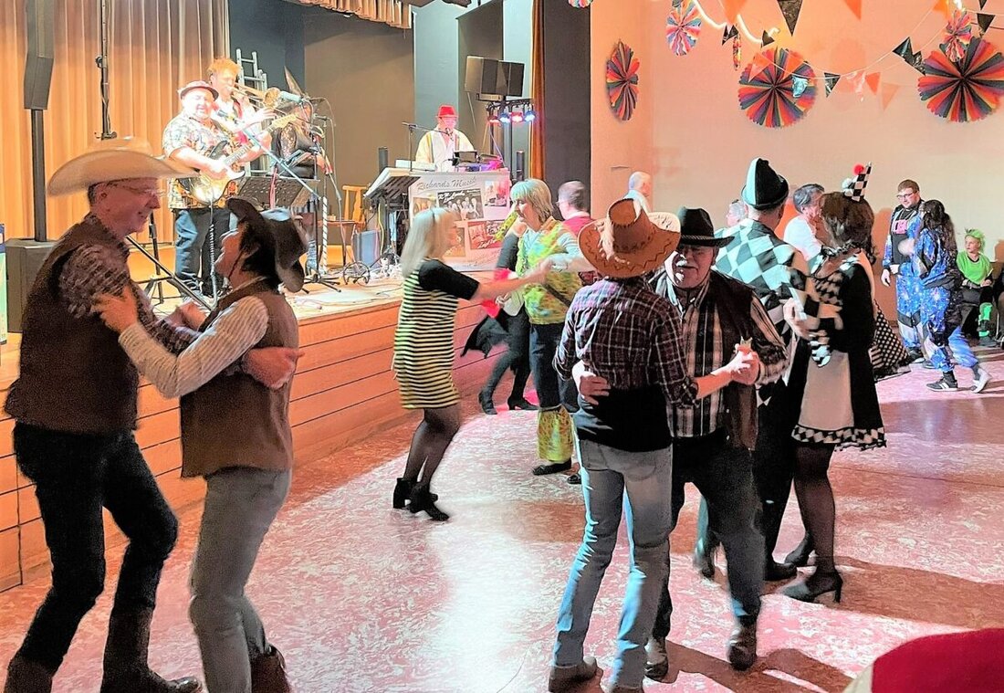 Grafenwöhr. Besser konnte es nicht laufen: 305 Gäste tummelten sich beim Kolpingsball und tanzten ausgelassen. Gute Laune versprühte auch die Faschingsgesellschaft Eschenbach.