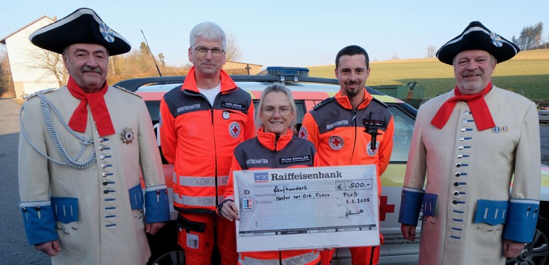 Floß. Die Flosser Landwehr spendete den "Helfern vor Ort" des Bayerischen Roten Kreuzes 700 Euro für Reparaturen am Einsatzfahrzeug und Ausrüstung. Öffentliche Zuschüsse gibt es für diese ehrenamtliche Arbeit nicht, weshalb Spenden essenziell sind.