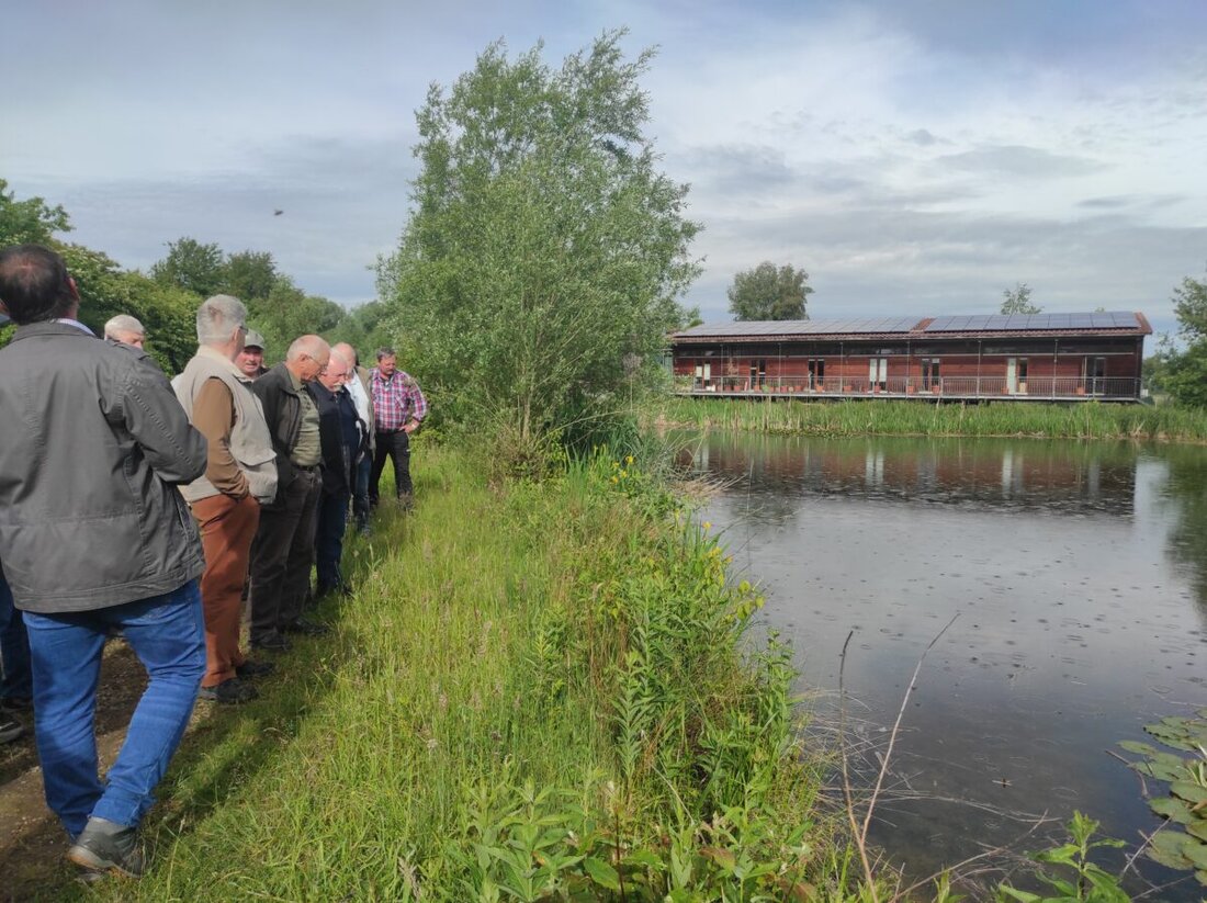 Tirschenreuth. 2025 organisiert die ARGE Fisch eine Lehrfahrt ins österreichische Waldviertel und nach Südböhmen, fokussiert auf Fischerei, mit Betriebsbesichtigungen und regionalen Spezialitäten. Die Reise findet vom 18. bis 22. Juni statt und kostet ca. 850 Euro pro Person.