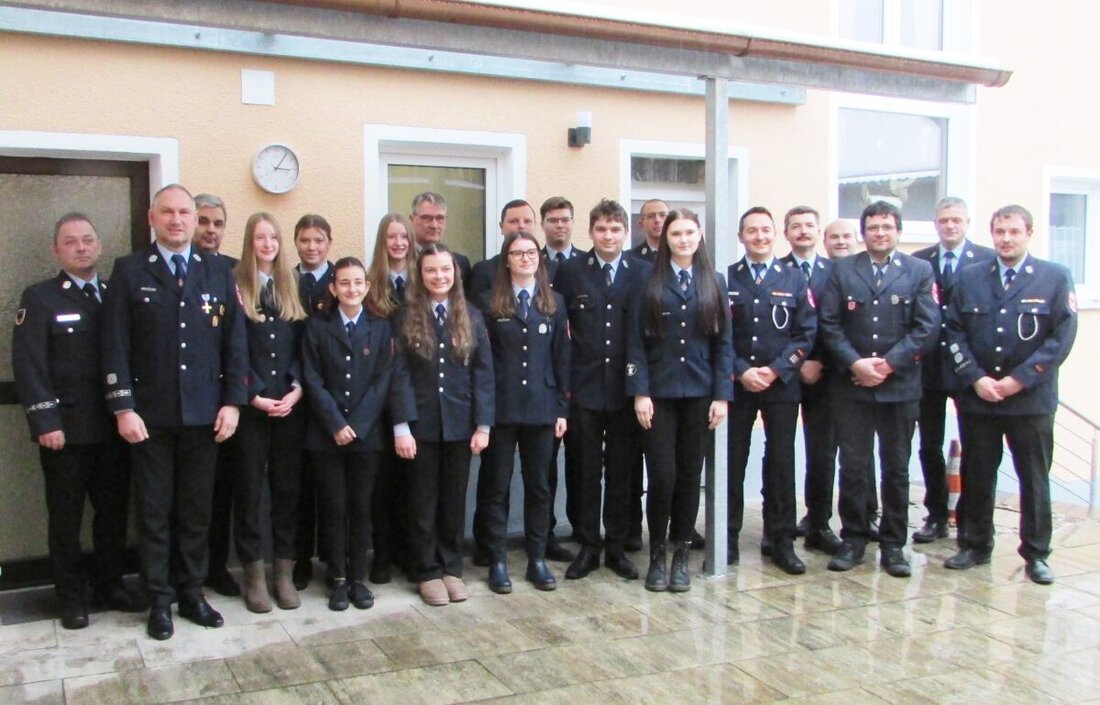 Mantel. Bei der Jahreshauptversammlung der Feuerwehr Mantel wurden Wolfgang Janner als weiterer stellvertretender Kommandant gewählt und zahlreiche Mitglieder geehrt oder befördert.