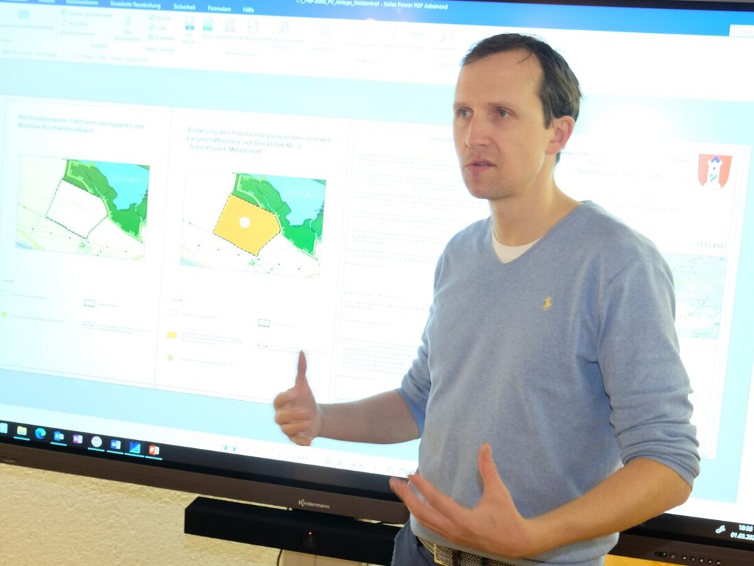 Kirchenthumbach. Marktgemeinderat gibt grünes Licht für ein neues Sonnenkraftwerk nahe Metzenhof und plant eine Solarstromproduktion von ca. 6 MW jährlich. Ewald Plößner dankt als neuer Bürgermeister für hohe Wahlbeteiligung und verspricht engagierte Zusammenarbeit.