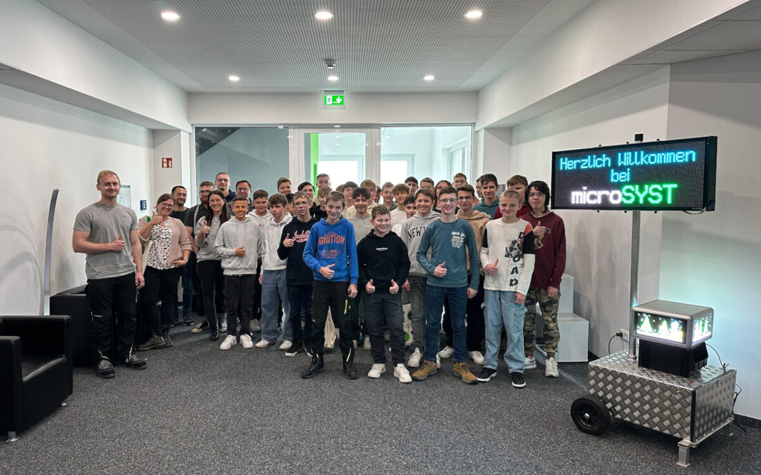 Windischeschenbach. Am Mittwoch erlebten 42 Jugendliche beim Microsyst Schülertag in Windischeschenbach einen Einblick in LED-Technik und Berufsbilder. Die Schüler wurden weihnachtlich begrüßt und erkundeten in Gruppen die Ausbildungsmöglichkeiten.