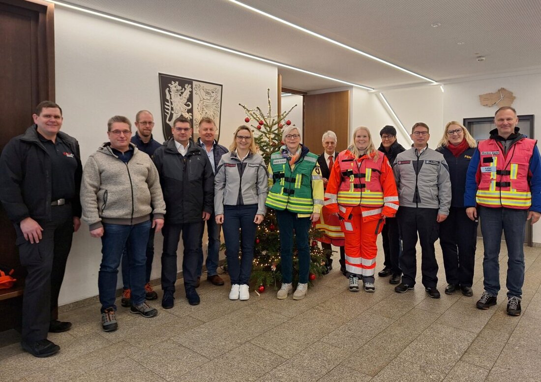 Tirschenreuth. Die ARGE Psychosoziale Notfallversorgung hat mit Baronin Adelheid von Gemmingen-Hornberg und Sabine Schiml neue Sprecherinnen gewählt. Die Organisation fördert die Vernetzung und professionelle Unterstützung nach belastenden Ereignissen.